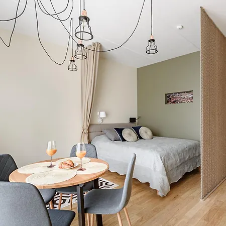 Apartment Center, Studio, 514