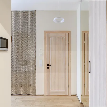 Apartment Center, Studio, 514 *