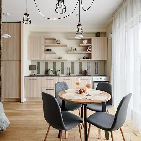Apartment Center, Studio, 514